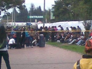 Esta es la entrada preferencial sobre la cll63. ya todo el tráfico está cerrado y se organizaron 10 filas para ingresar directamente al parque.