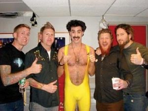Ellos son Mastodon, grupo de heavy metal fundado en la ciudad de Atlanta, Georgia (EEUU), en 1999, con Borat el cómico británico.
