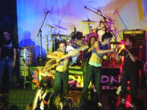 El "desnudo" de Diego en pleno toque.