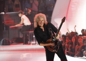 Brian May en el escenario con @ladygaga