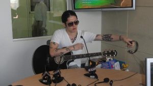 Miyavi en Radioacktiva acústico