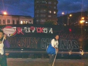 Pancartas Enrique Bunbury de los oyentes de Radioacktiva