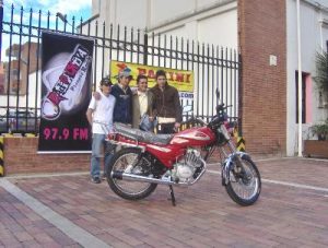 Los tres seleccionados para probar suerte. Uno no llegó y la única mujer quedó descalificada por despiste.