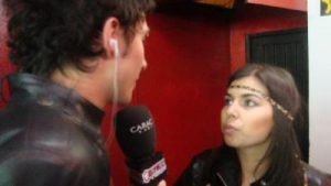 Diego y Liss hablando en vivo para Radioacktiva, desde Revolution Bar.