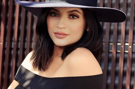 ¡Mamacita! Kylie Jenner enciende las redes con fotos sin brasier