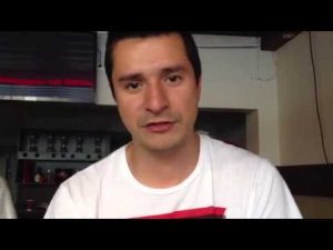 Thumbnail vídeo youtube: Primera entrega de regalos del Jingle Bell Rock 2013