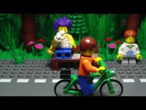 Thumbnail vídeo youtube: “Mi mascota, el gallo”, versión LEGO (video)