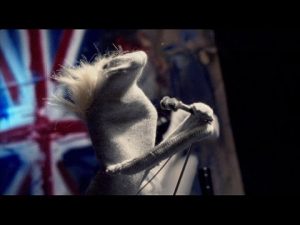 Thumbnail vídeo youtube: Vuelve la parodia de los calcetines con Sex Pistols: Anarchy in the UK