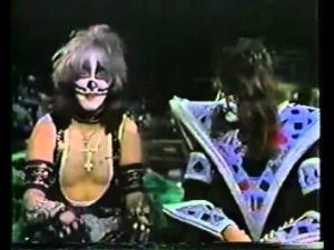 Thumbnail vídeo youtube: Entrevista con Kiss en el año 1979