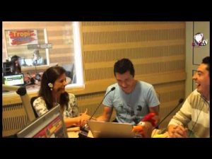 Thumbnail vídeo youtube: Los problemas amorosos de Santiago Rendón y Tato Cepeda en El Gallo erótico