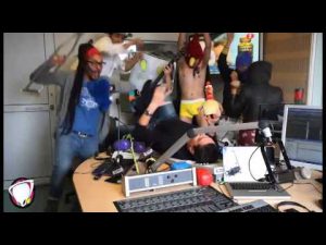 Thumbnail vídeo youtube: Harlem Shake Radioacktiva