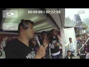 Thumbnail vídeo youtube: Un oyente le besa la tetilla a Tato Cepeda en la Maratón del Gallo 2013