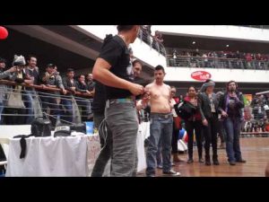Thumbnail vídeo youtube: El baile sexy de la maratón del Gallo 2013