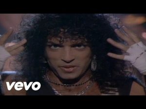 Thumbnail vídeo youtube: Kiss - Heaven's On Fire