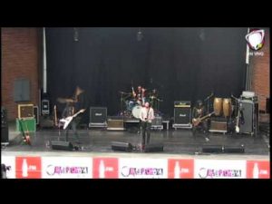 Thumbnail vídeo youtube: Jingle Bell Rock 2012 con The Hall Effect - Become