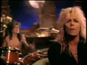 Thumbnail vídeo youtube: Mötley Crüe - Without You