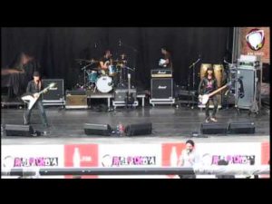 Thumbnail vídeo youtube: Jingle Bell Rock 2012 con The Hall Effect - "Trip dog"
