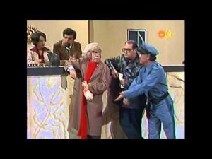 Thumbnail vídeo youtube: El Dr Chapatin - En el banco