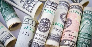 Turista recuperó 9.000 dólares que había dejado en un taxi en Cartagena