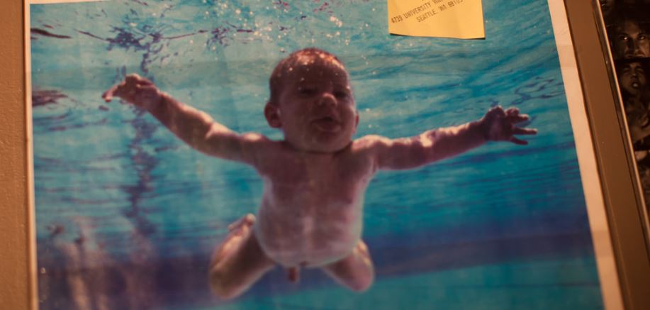 El Bebe De Nevermind De Nirvana Recrea La Escena 25 Anos Despues Radioacktiva Com