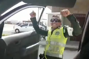 policia culo