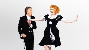 Paul McCartney y Emma Stone