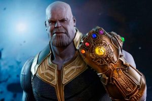 GUANTELETE DEL INFINITO. En el universo de Marvel, este guantelete fue creado por Thanos para poder controlar el poder de las gemas del infinito. Una vez reunidas, son capaces de manipular cualquier aspecto del universo haciendo que el portador sea prácticamente un dios.