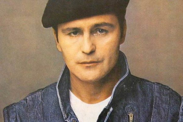 Y llovía, llovía': Analizamos las letras de las canciones de Leonardo Favio  en El Gallo - Radioacktiva.com