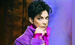 Prince - El cantante no quiso participar del show por miedo a sufrir un atentado debido al escándalo que sus discos habían provocado entre los cristianos.