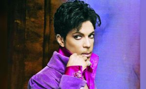 Prince - El cantante no quiso participar del show por miedo a sufrir un atentado debido al escándalo que sus discos habían provocado entre los cristianos.