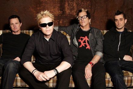 The Offspring revela el video de su cover de 'Christmas (Baby Please Come Home)'
