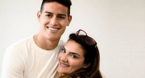 james-rodriguez-futbolista-y-su-mama-pilar-rubio-900x485