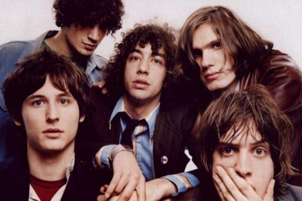 ¡Recién salido del horno! The Strokes estrena video de 'The Adults Are Talking'