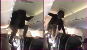 (Video) Mujer sufre un colapso en pleno vuelo y la comparan con 'El Exorcista'