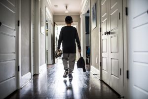 Parece de 13 pero tiene 32: el hombre que dejó de crecer desde hace 20 años