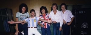 Queen se despide de Maradona con un emotivo homenaje