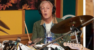Paul McCartney revela un adelanto de su nueva canción en las calles de México
