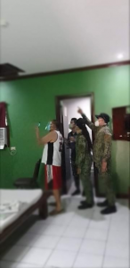 Mujer se escondió en el techo de un motel para que no la pillaran siendo infiel