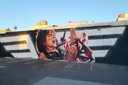 (Fotos) Artista rinde homenaje a Eddie Van Halen con gigantesco mural