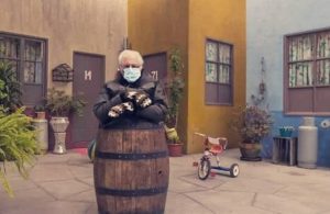 Sujeto ideó una página para crear memes con la foto de Bernie Sanders y se volvió viral