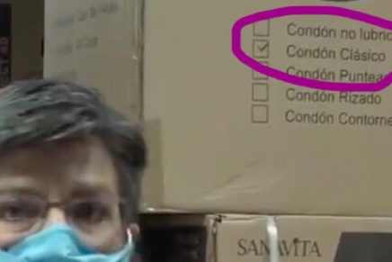 ¿Son condones? Descubren curiosa caja en transmisión de Claudia López