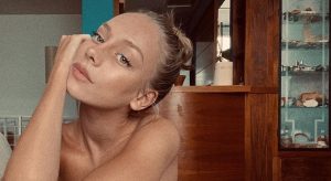 ¡Sin nada! Ester Expósito patrocina la chorreada de babas con foto en jacuzzi