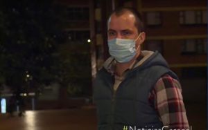 ¡El colmo! Vino desde Rusia de vacaciones y lo robaron afuera del hostal