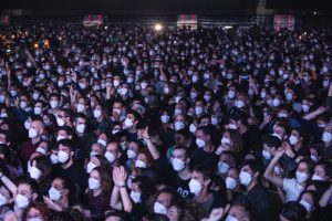 Love Of Lesbian Performs For 5000 People Without Social Distance