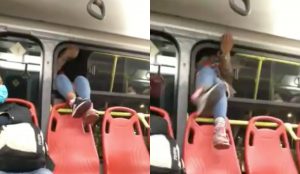 Mujer decepcionada se bajó de un Transmilenio por una diminuta ventana