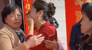 Mujer descubre que su la prometida de su hijo es su hija perdida