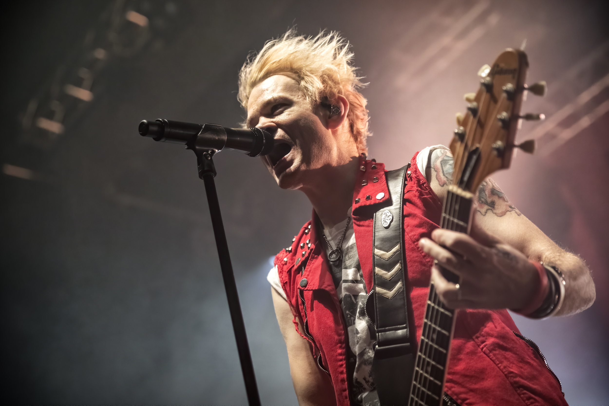 Sum 41 lanza nueva versión de 'Catching Fire' ft. nothing,nowhere.