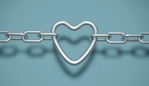 Novios encadenados ahora vivirán separados