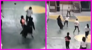 Monjas jugando futbol