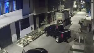 Captura de pantalla - YouTube - Ladrón robó una camioneta y la abandonó porque no sabía manejarla